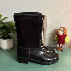 Black Glossy Rain Boots SZ 5/6 Wos box 121